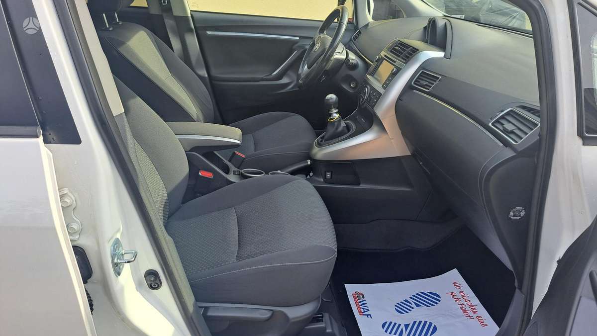 Toyota Verso 2013 — photo 10