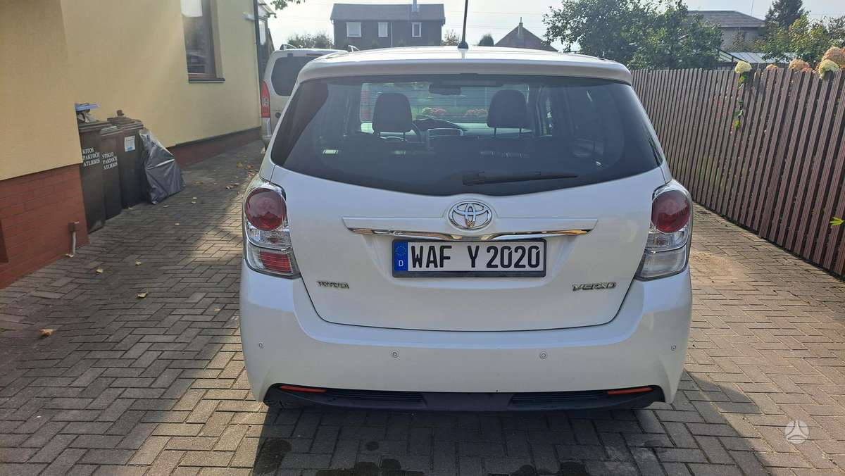 Toyota Verso 2013 — engine 1998 cm³, 124 HP (91kW)