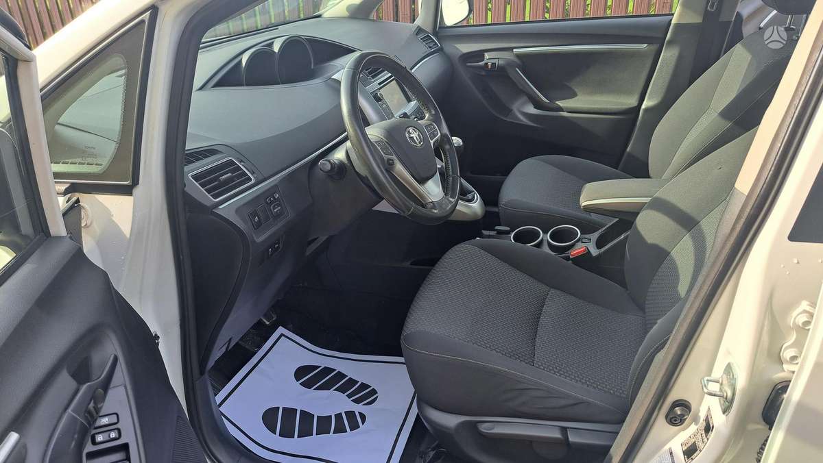 Toyota Verso 2013 — photo 9