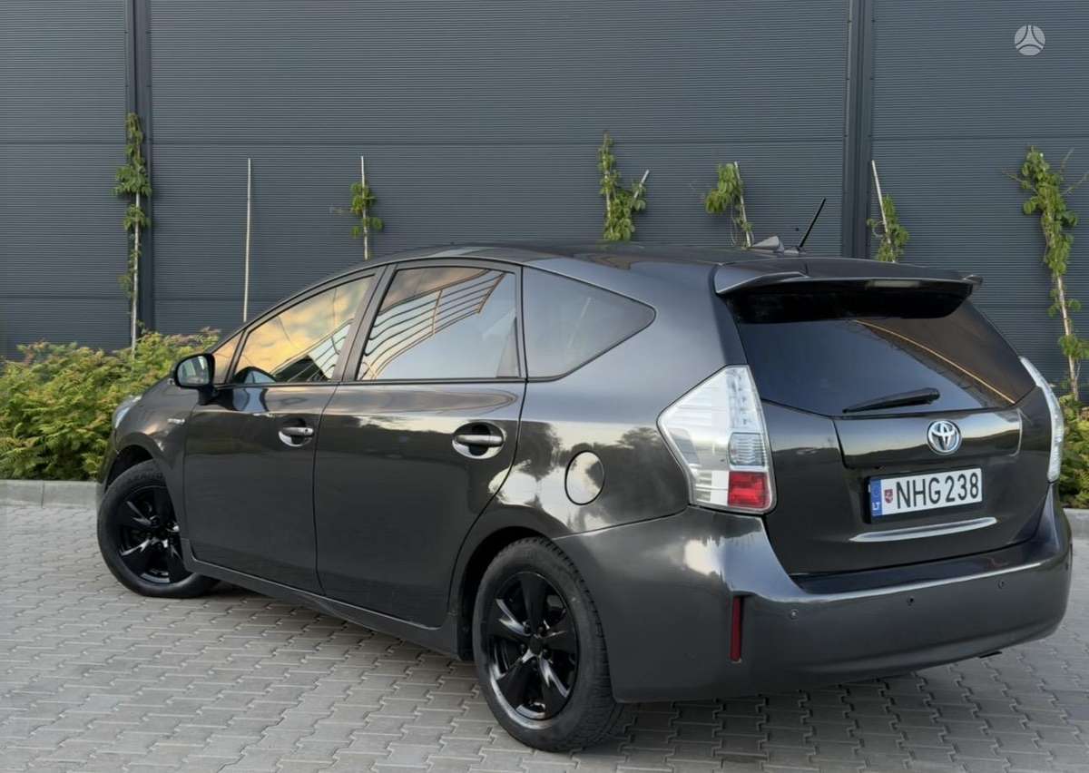 Toyota Prius+ 2012 — двигун 1800 cm³
