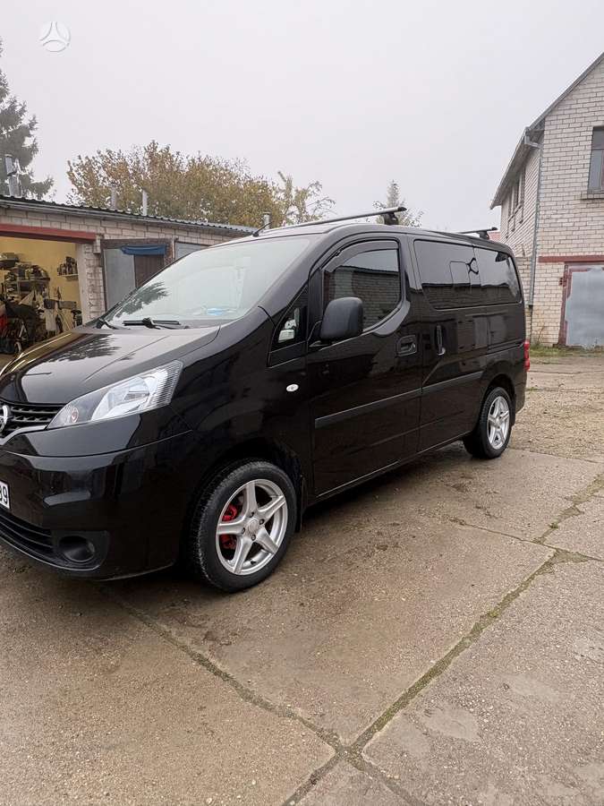 Nissan NV200 2010 — вигляд ззаду