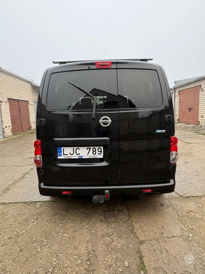 Nissan NV200 2010 — салон