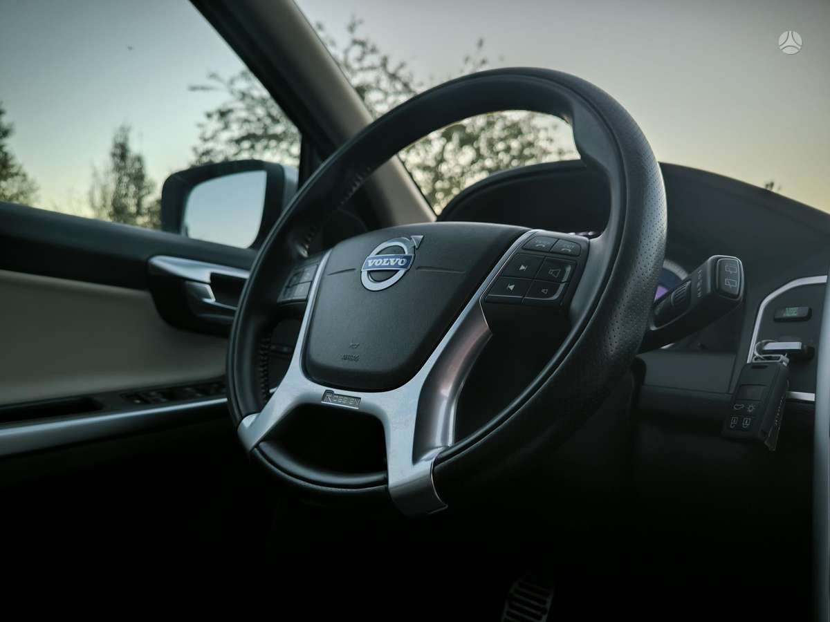Volvo XC60 2010 — photo 12