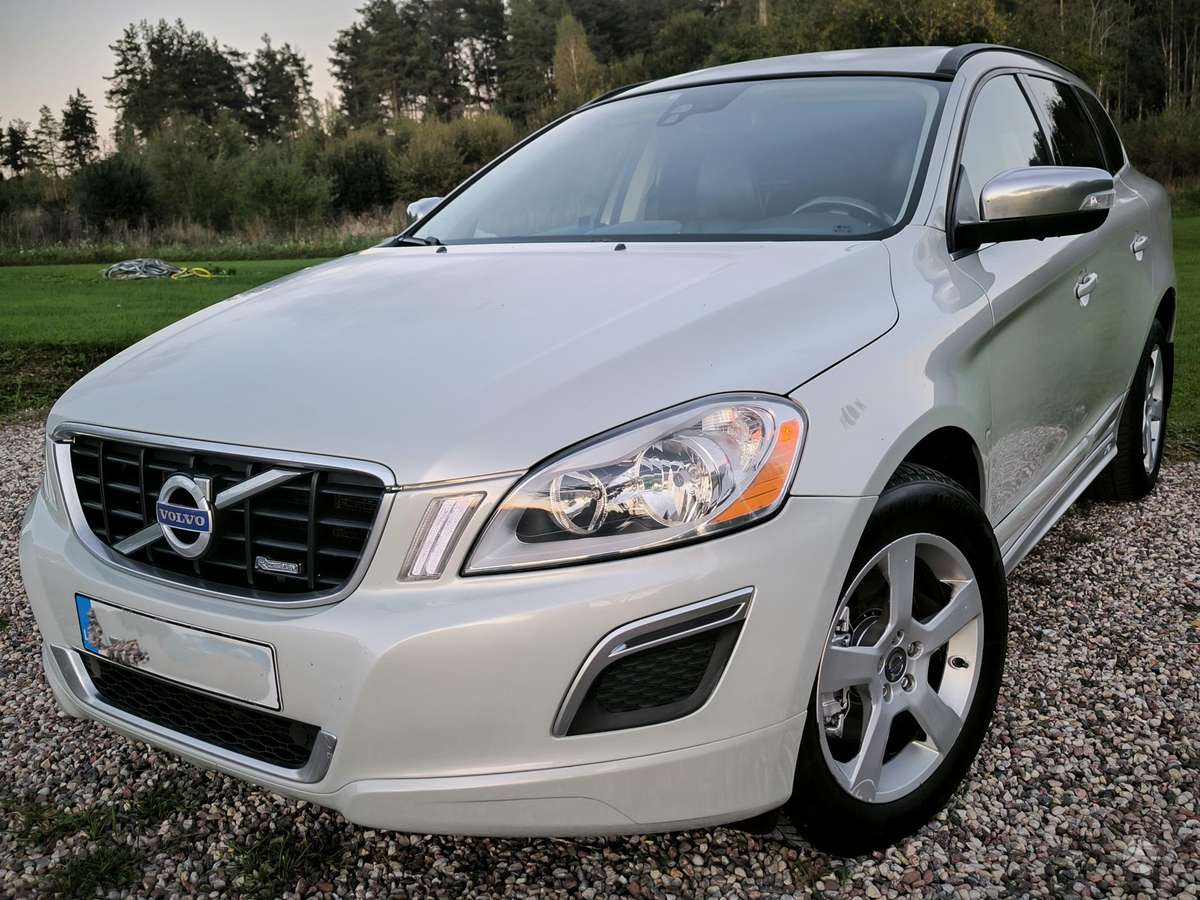 Volvo XC60 2010 — rear view