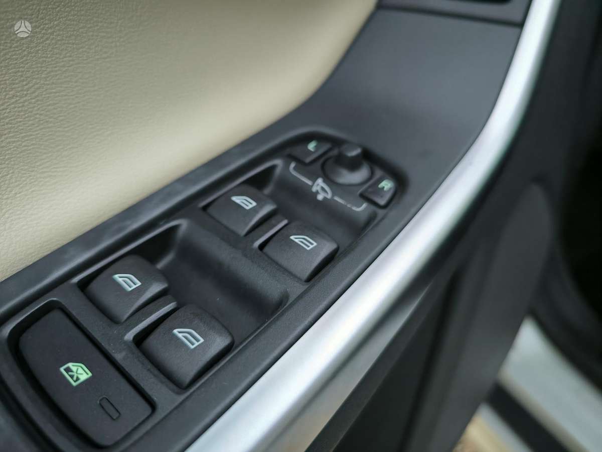 Volvo XC60 2010 — photo 20
