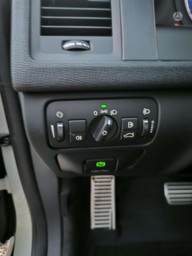 Volvo XC60 2010 — photo 21