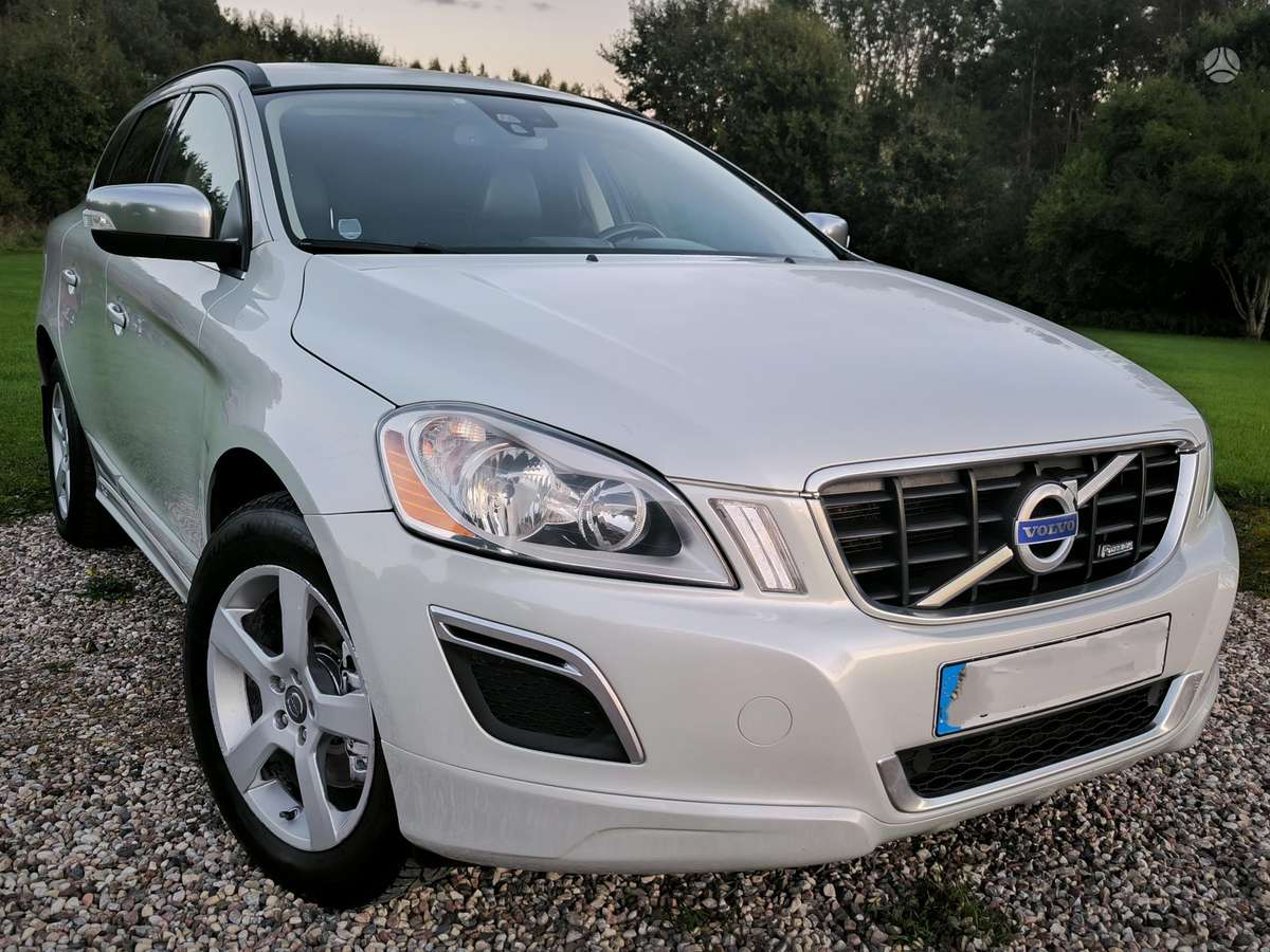 Volvo XC60 2010 — interior