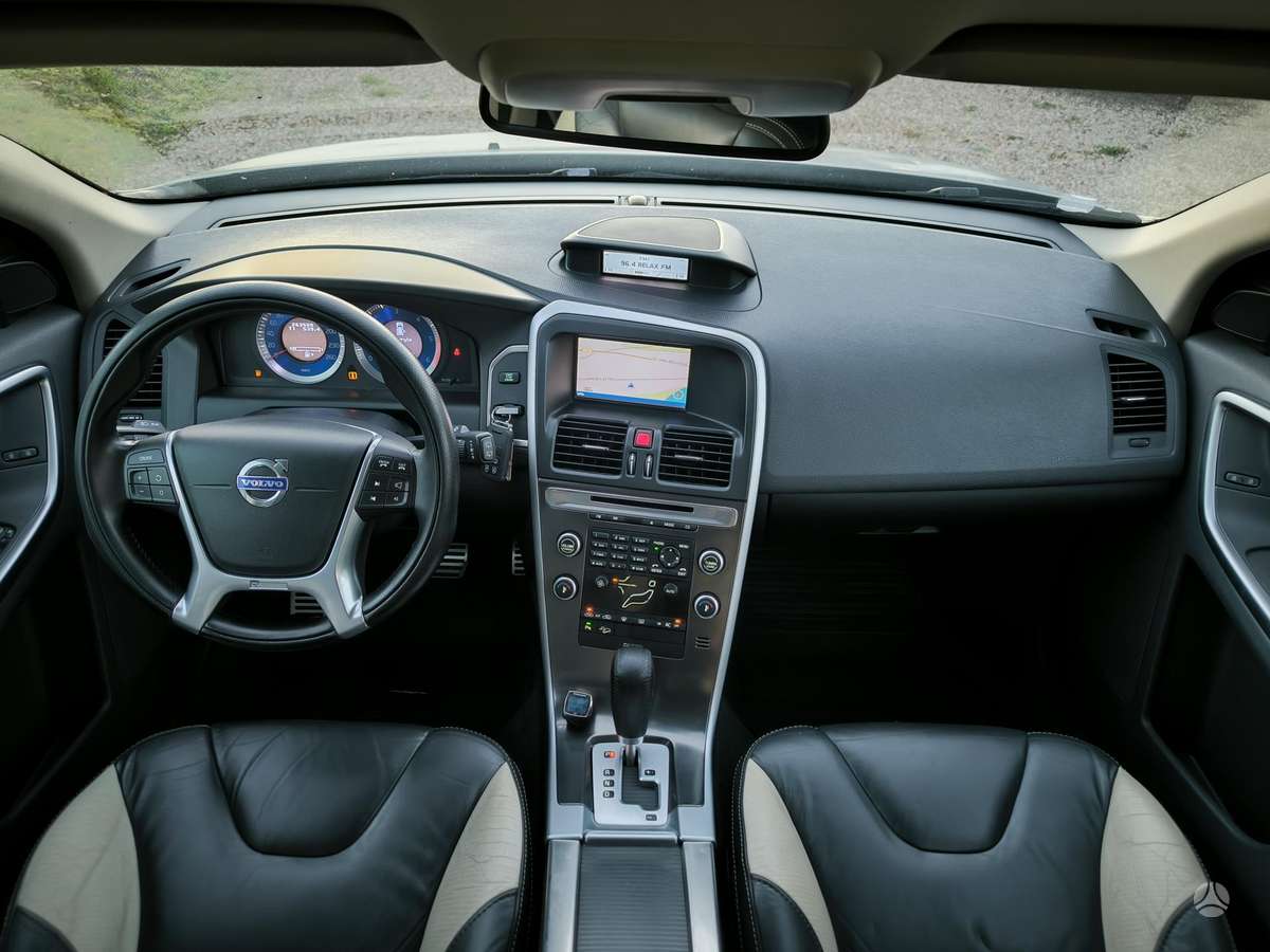 Volvo XC60 2010 — photo 8