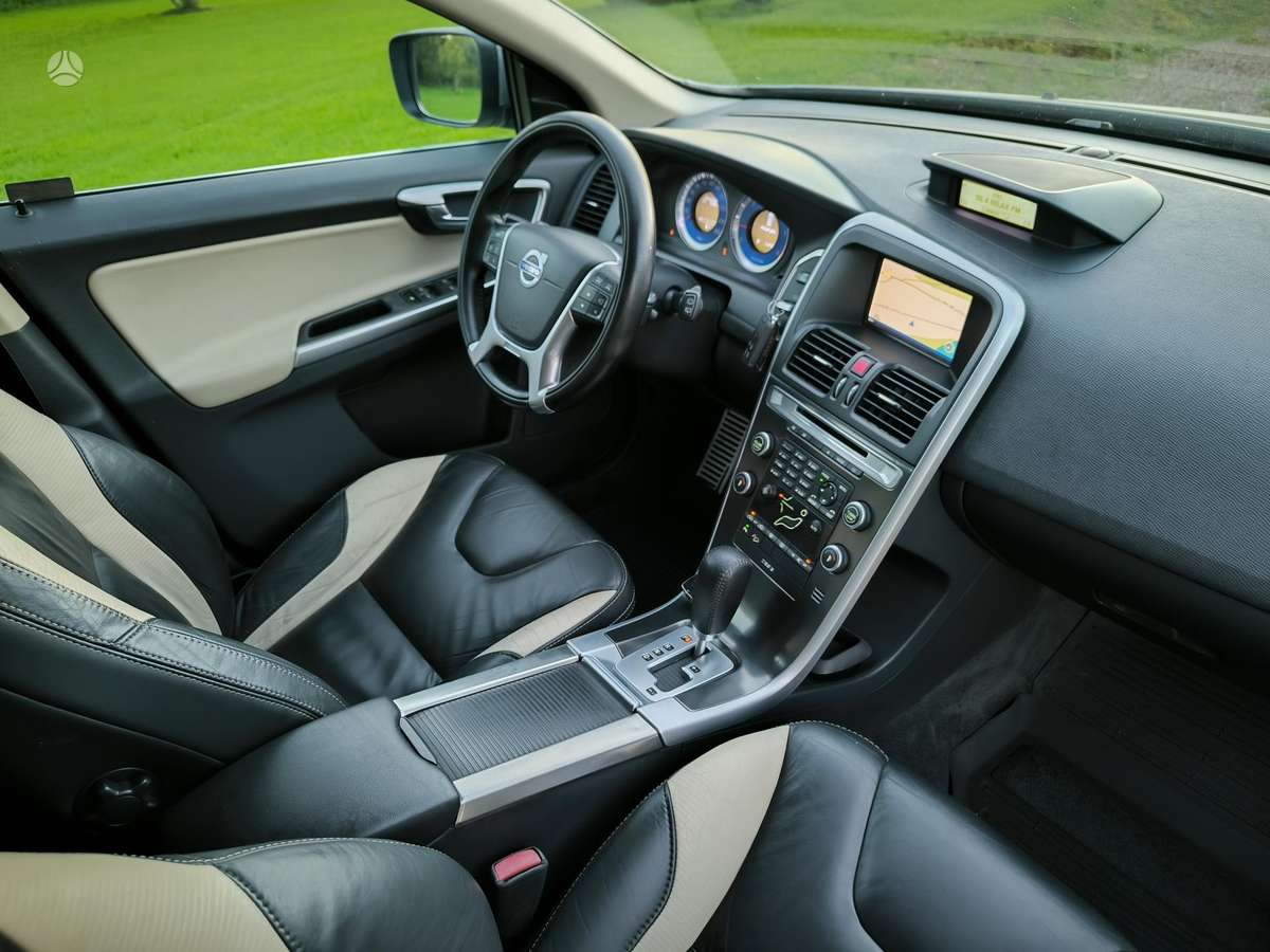 Volvo XC60 2010 — photo 9