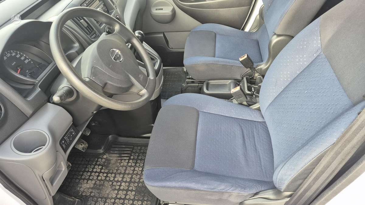 Nissan NV200 2010 — photo 10
