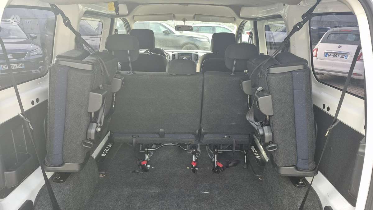 Nissan NV200 2010 — photo 12