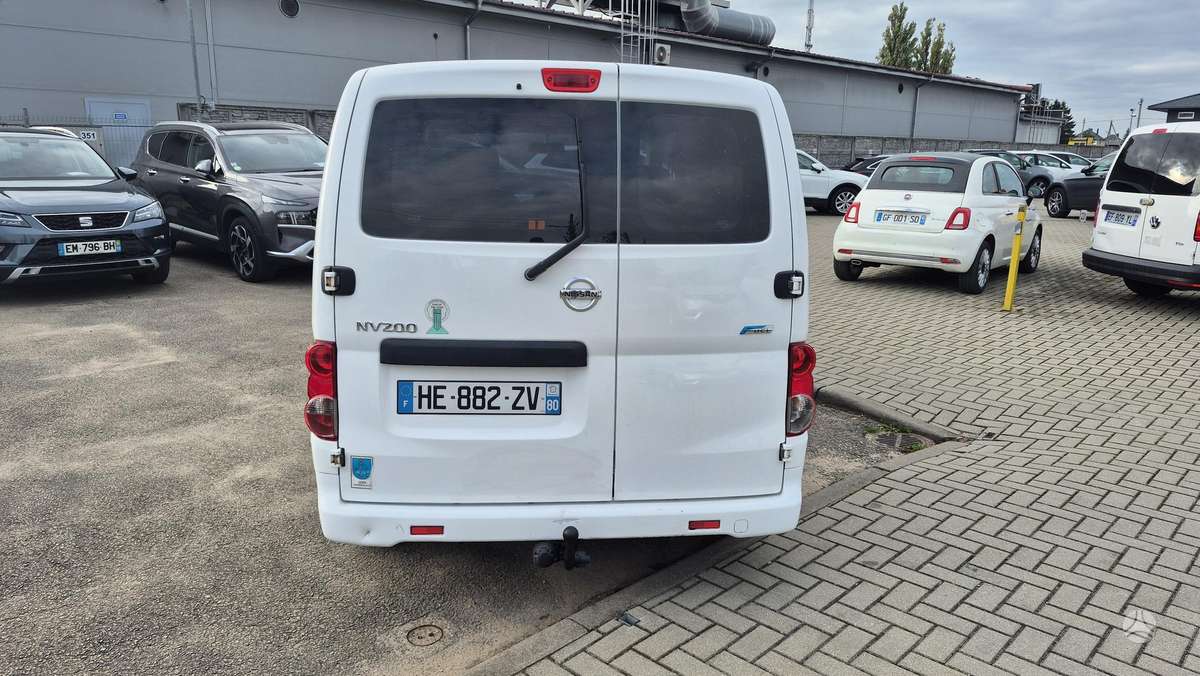 Nissan NV200 2010 — engine 1461 cm³, 90 HP (66kW)