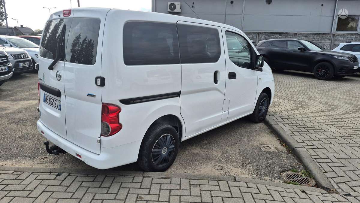 Nissan NV200 2010 — photo 5