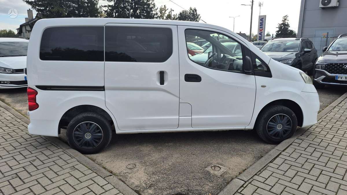 Nissan NV200 2010 — photo 6