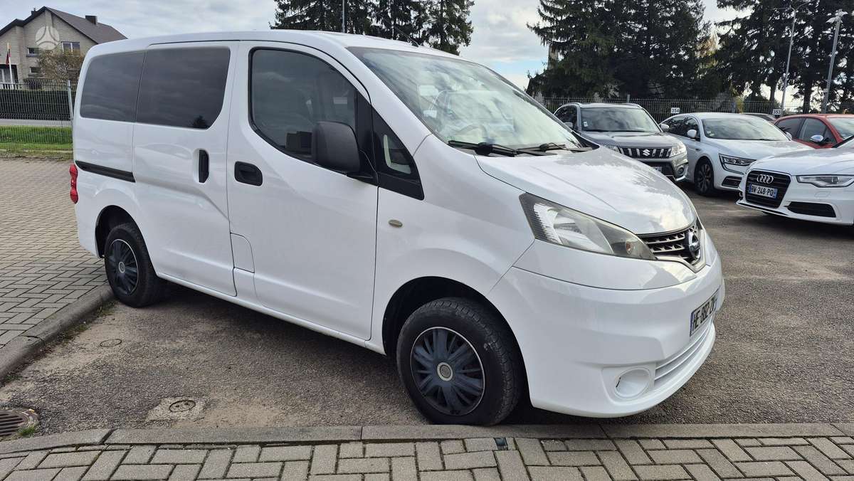 Nissan NV200 2010 — photo 7