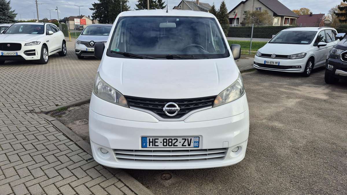 Nissan NV200 2010 — photo 8