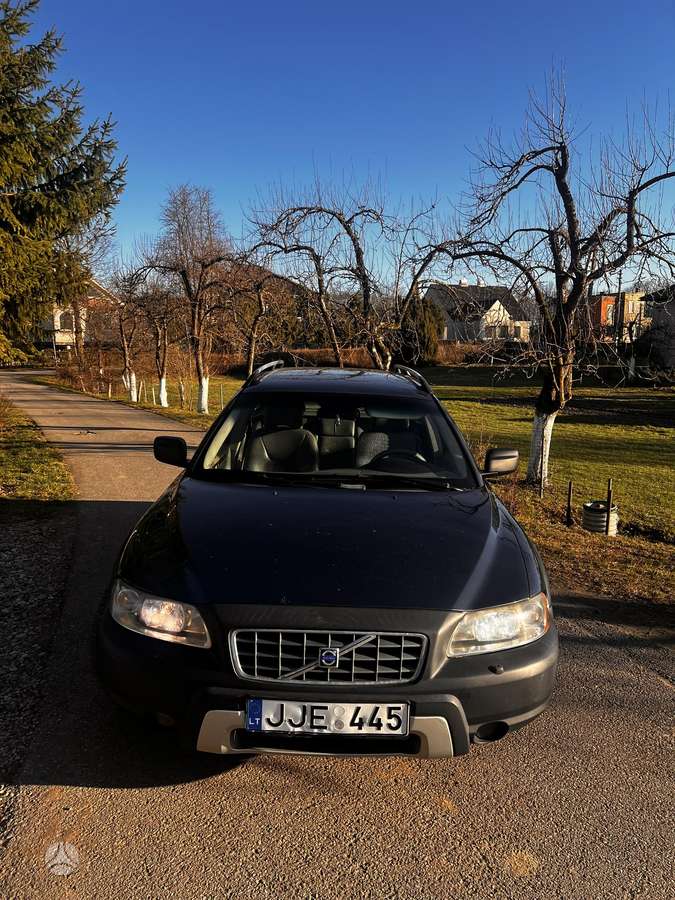 Volvo XC70 2005 — rear view