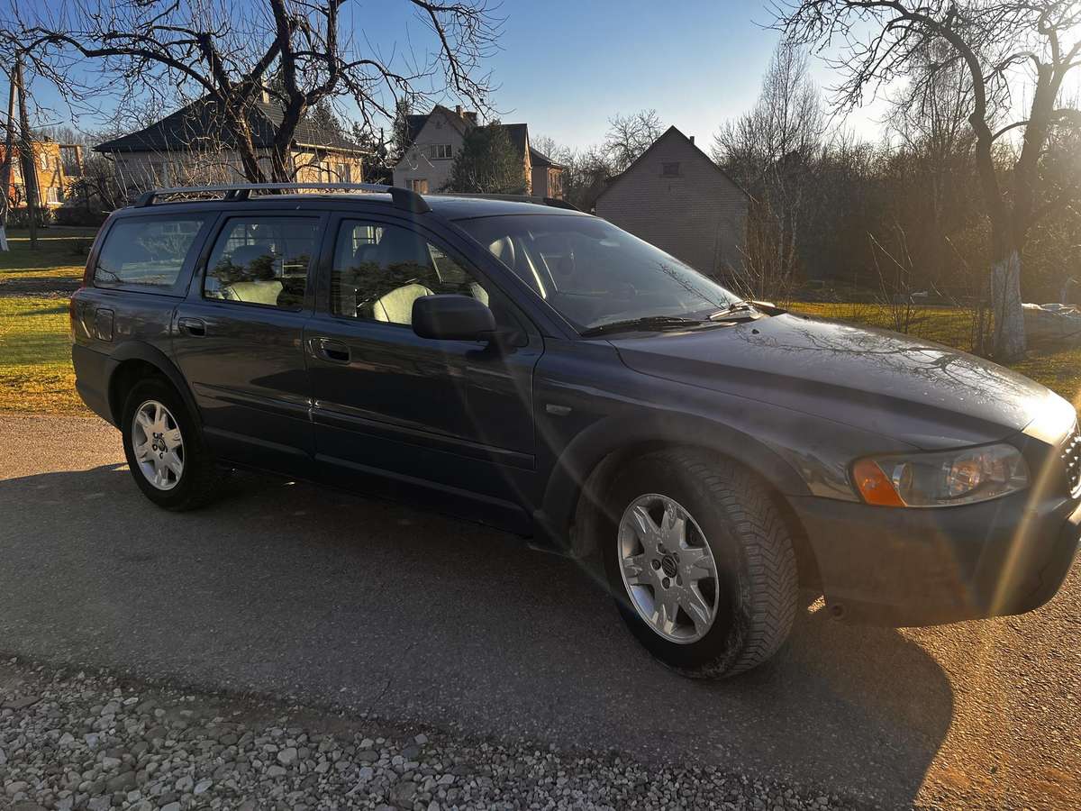 Volvo XC70 2005 — interior
