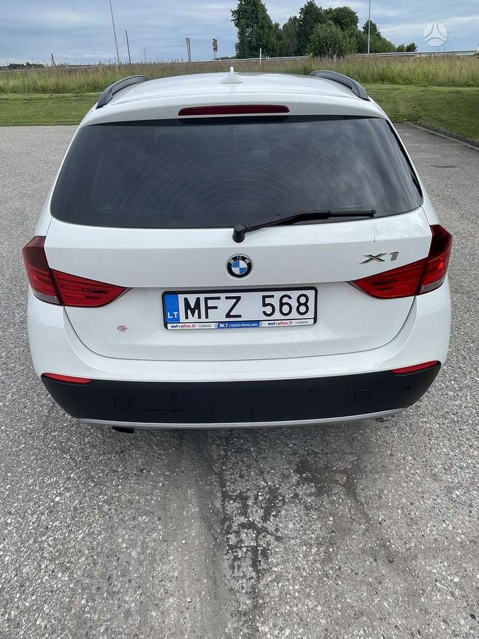 BMW X1 2011 — вигляд ззаду