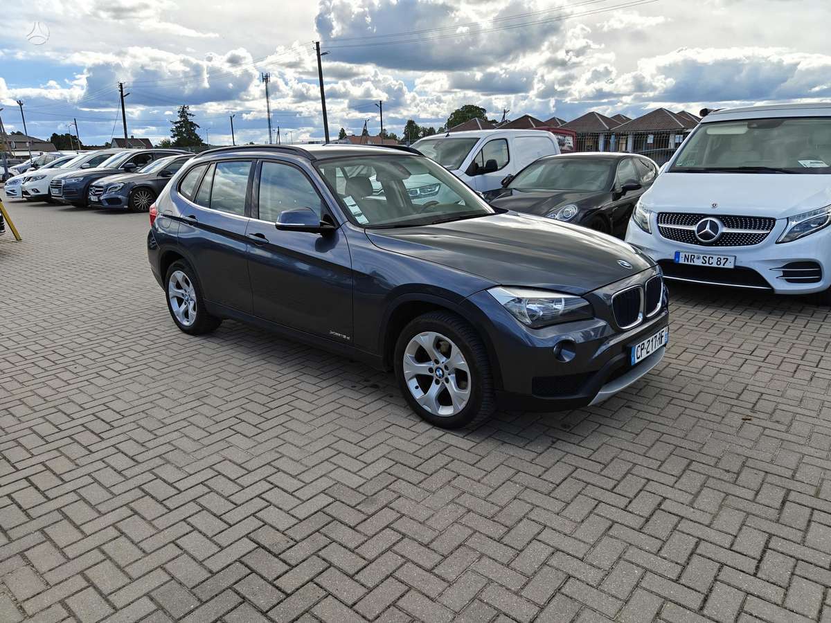 BMW X1 2013 — салон