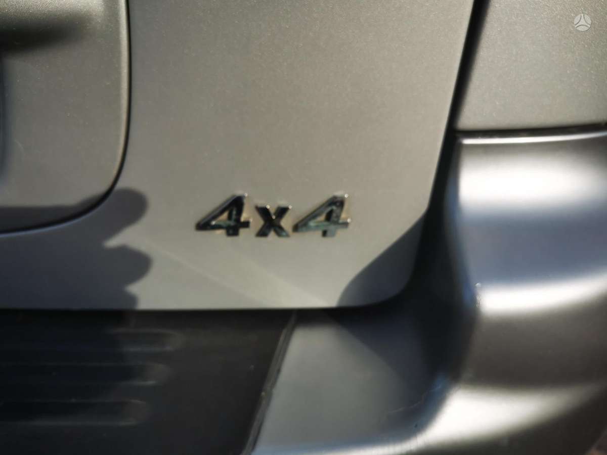 Hyundai Santa 2004 — photo 19