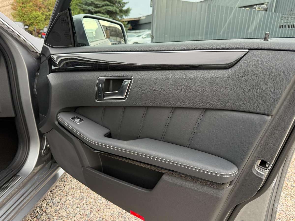 Mercedes-Benz E250 2012 — photo 12