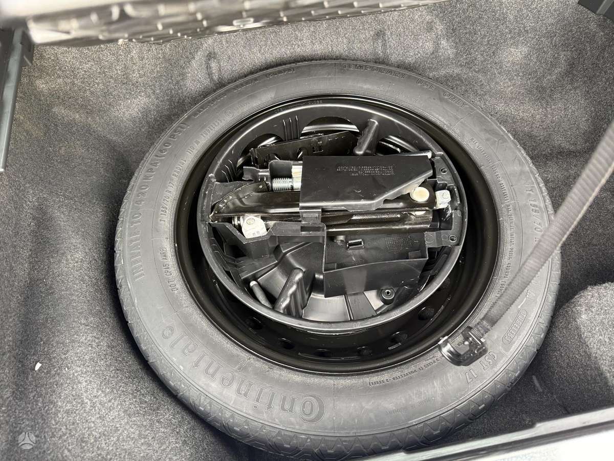 Mercedes-Benz E250 2012 — photo 16