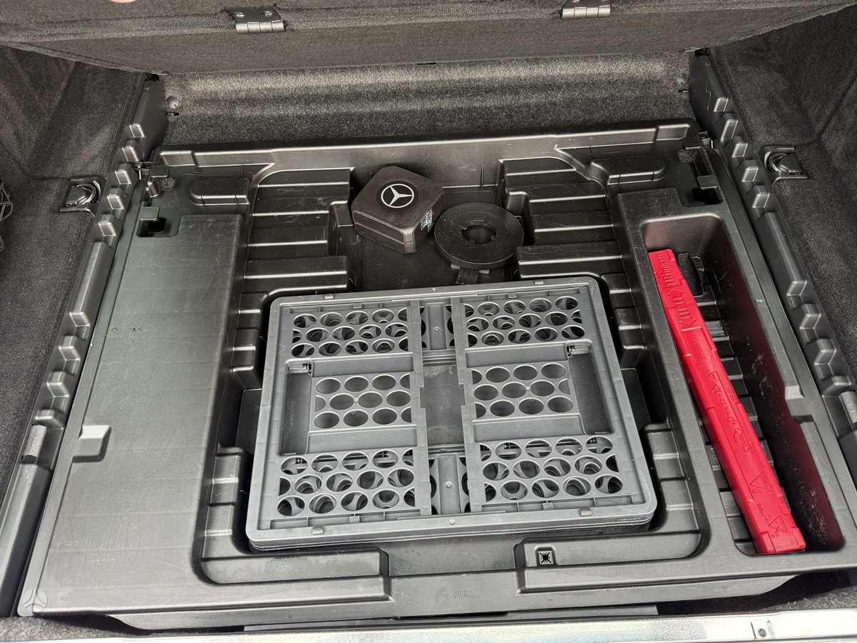 Mercedes-Benz E250 2012 — photo 17