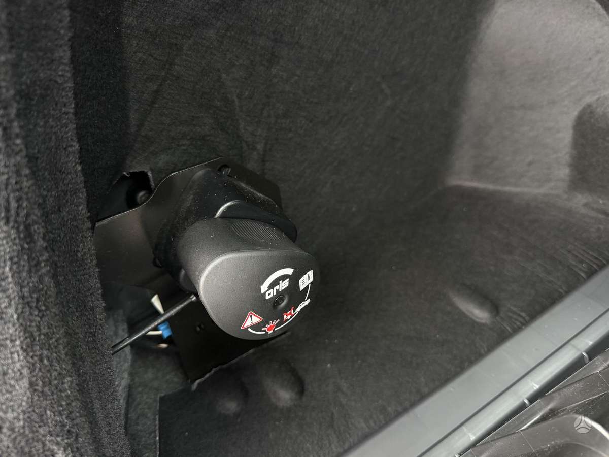 Mercedes-Benz E250 2012 — photo 18