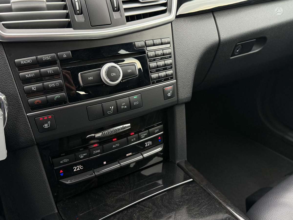 Mercedes-Benz E250 2012 — photo 21