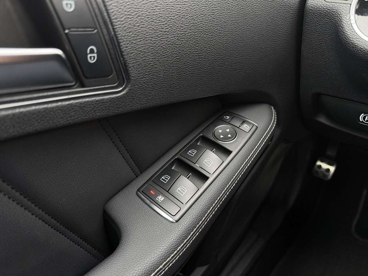 Mercedes-Benz E250 2012 — photo 23