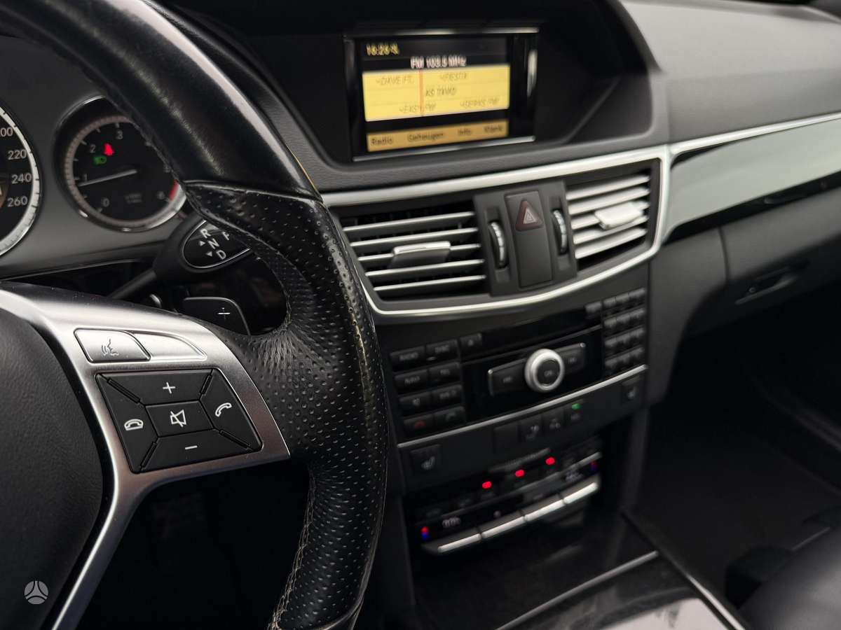 Mercedes-Benz E250 2012 — photo 24