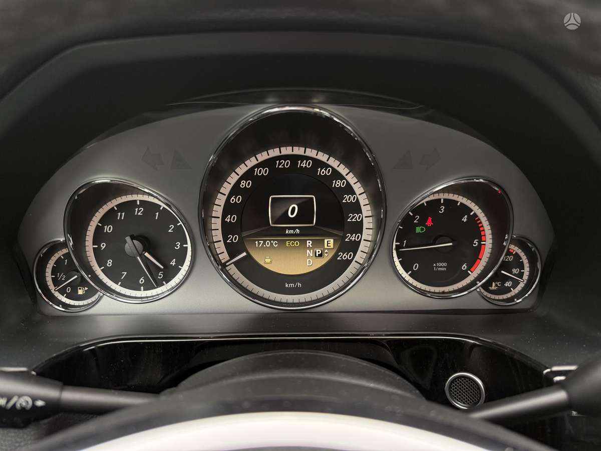 Mercedes-Benz E250 2012 — photo 25