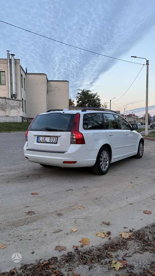 Volvo V50 2010 — салон