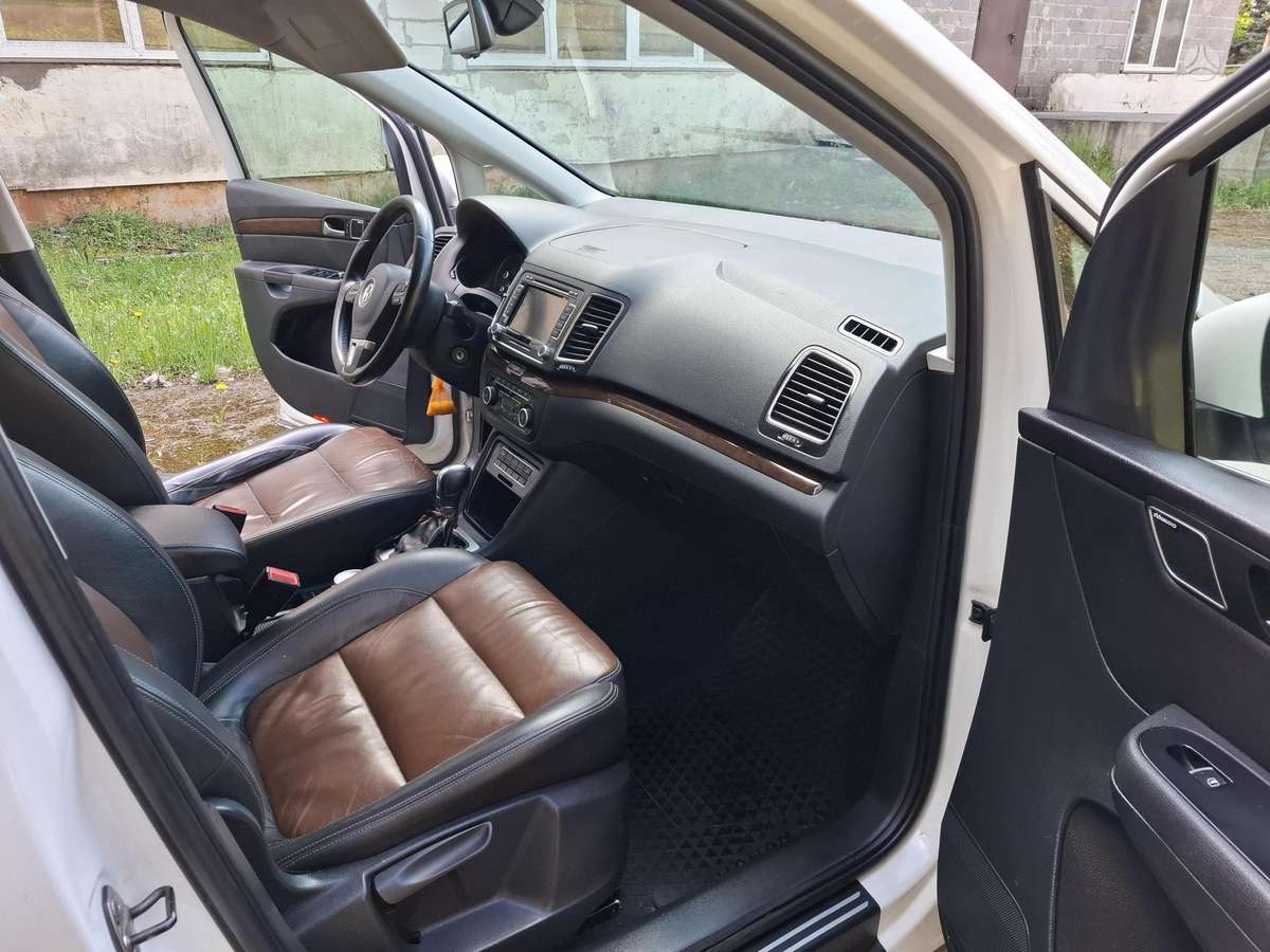 Volkswagen Sharan 2012 — photo 12
