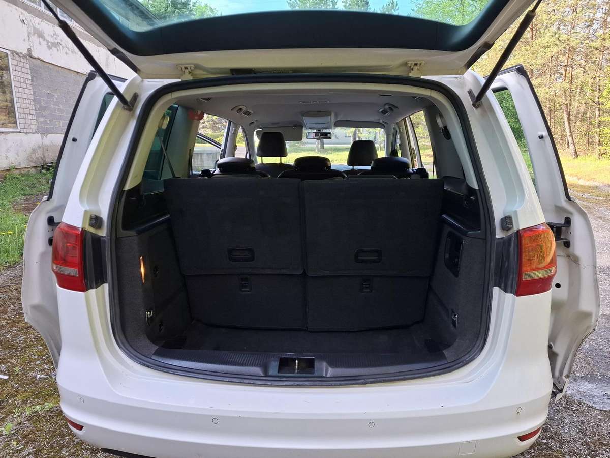Volkswagen Sharan 2012 — photo 17