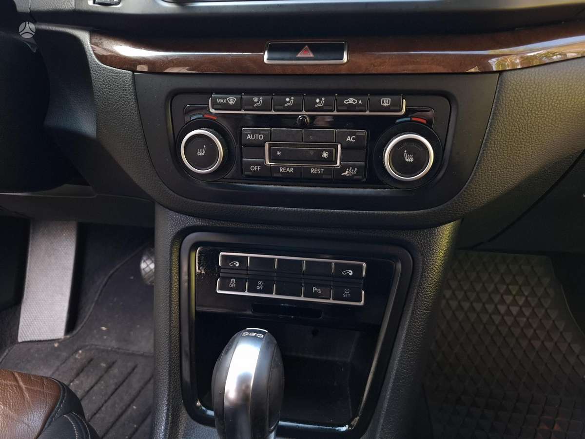 Volkswagen Sharan 2012 — photo 19