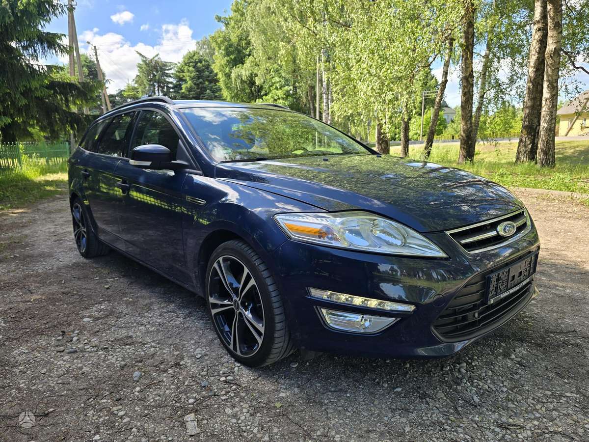 Ford Mondeo 2012 — rear view