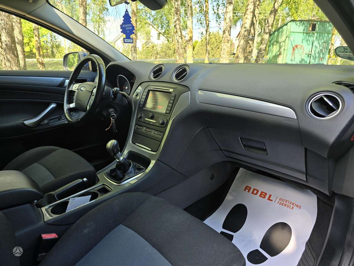 Ford Mondeo 2012 — photo 23