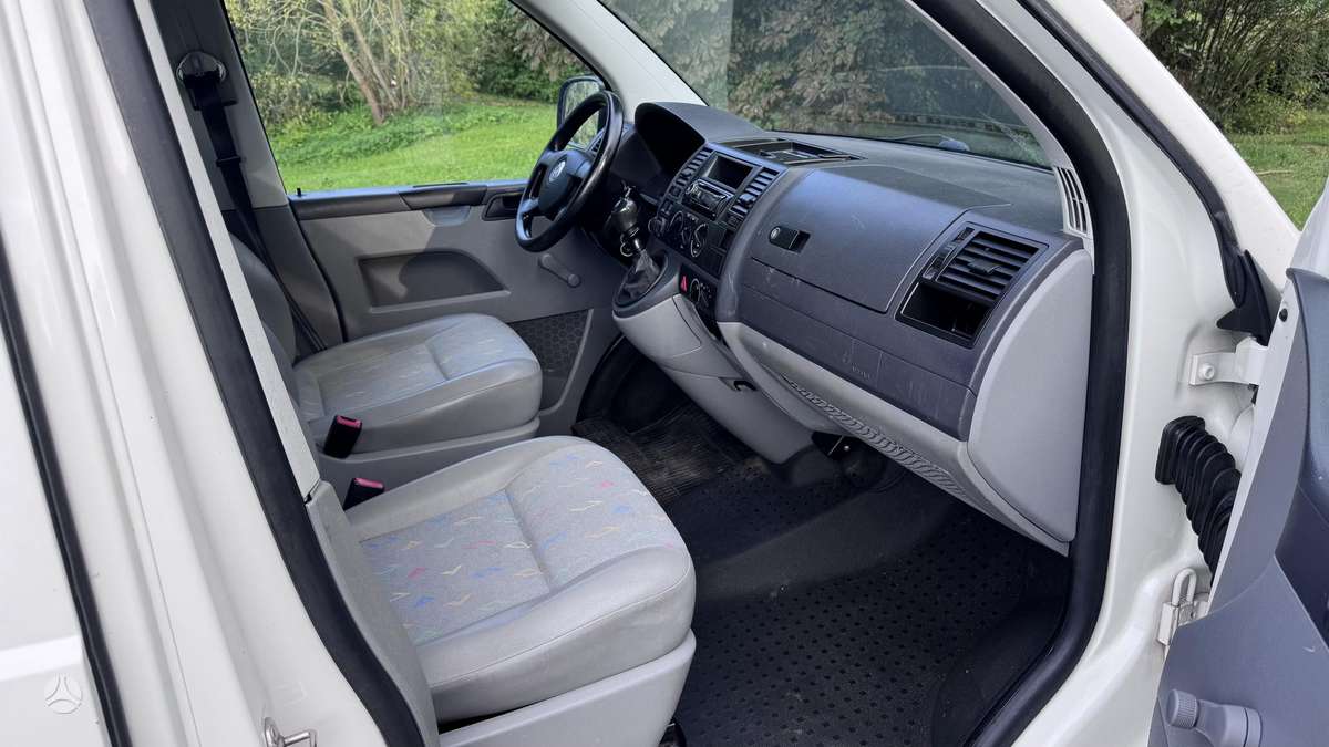 Volkswagen Transporter 2009 — photo 10