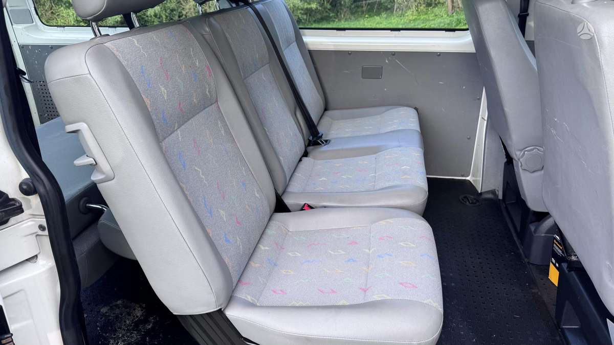 Volkswagen Transporter 2009 — photo 11