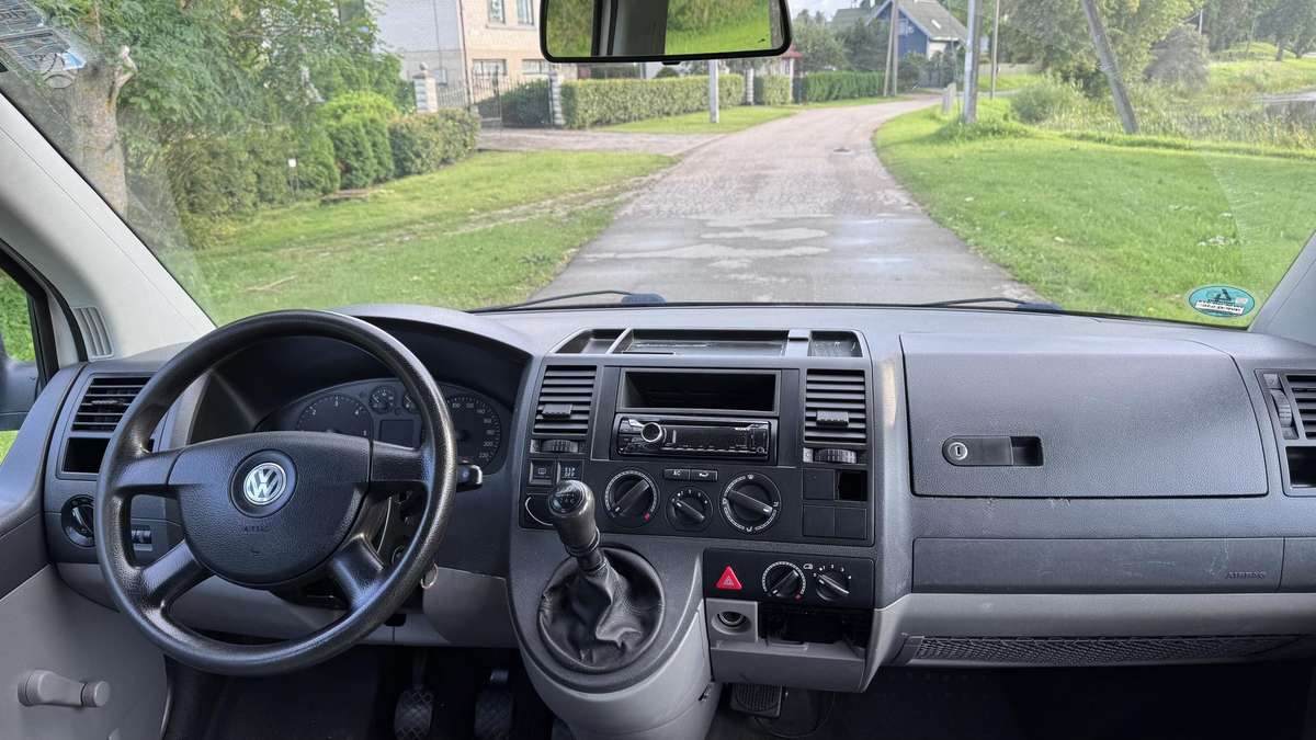 Volkswagen Transporter 2009 — photo 13