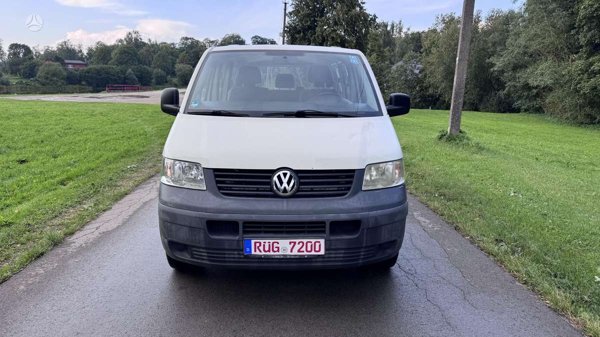 Volkswagen Transporter 2009 — rear view