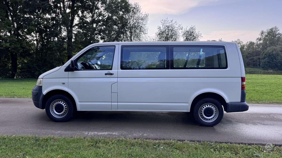 Volkswagen Transporter 2009 — photo 8