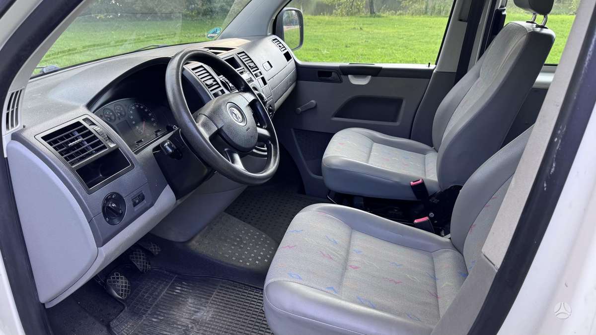 Volkswagen Transporter 2009 — photo 9