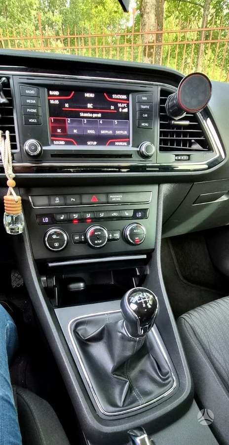 Seat Leon 2014 — engine 1598 cm³, 105 HP (77kW)