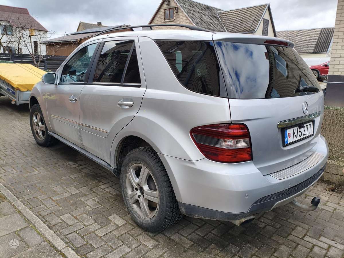 Mercedes-Benz ML280 2008 — вигляд ззаду