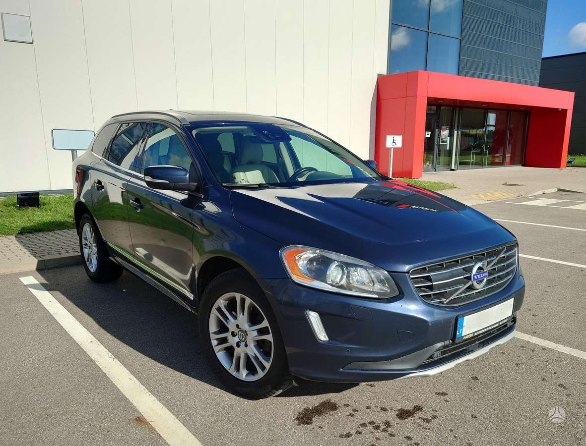 Volvo XC60 2015 — rear view