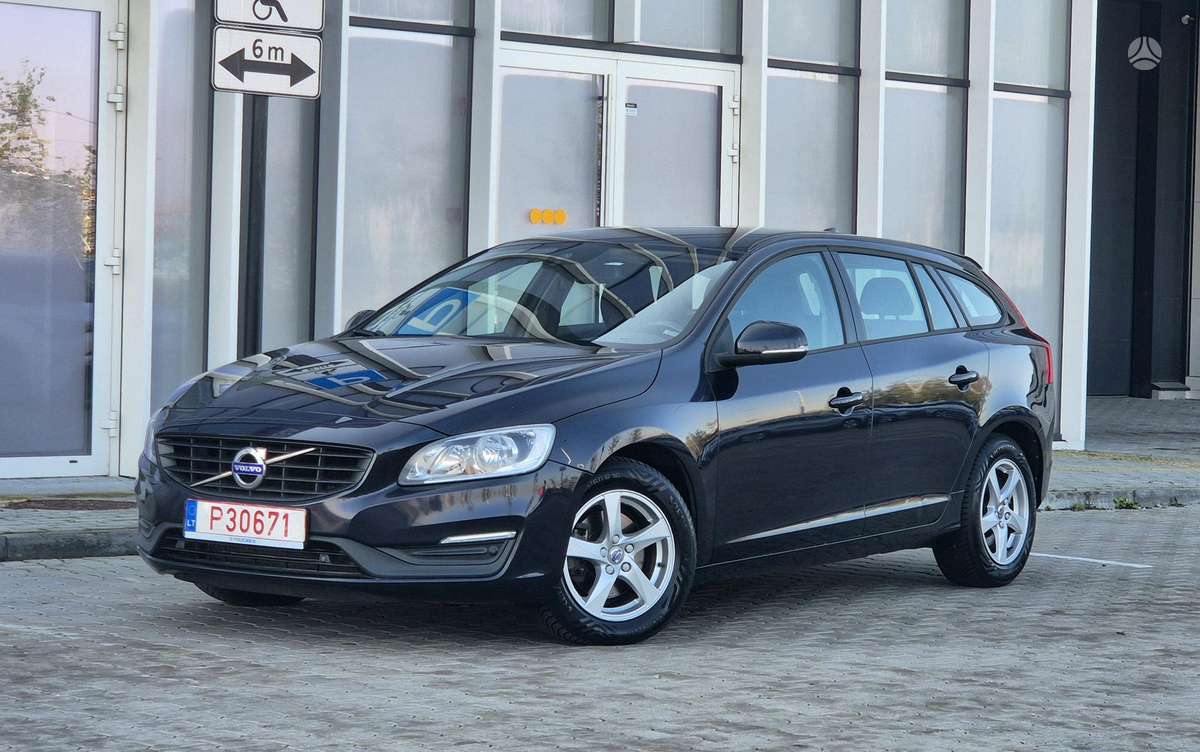 Volvo V60 2015 — вигляд ззаду