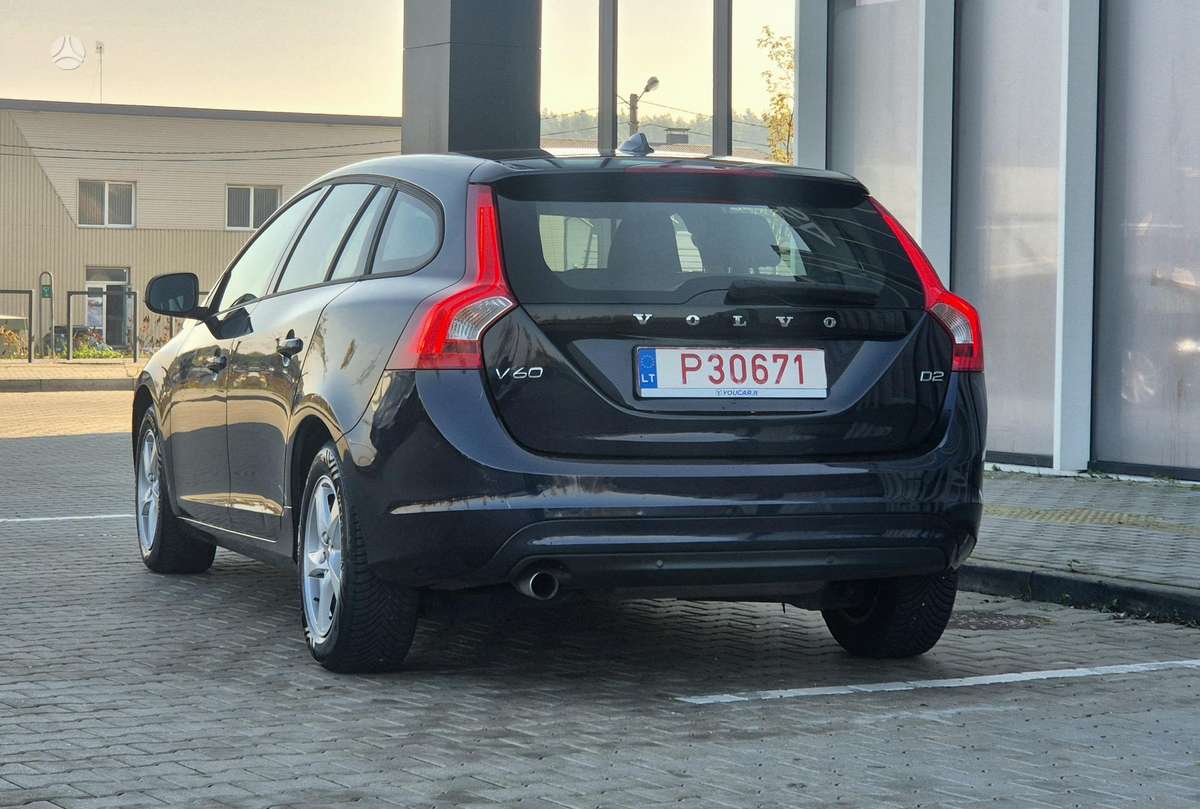 Volvo V60 2015 — двигун 1984 cm³, 120 HP (88kW)